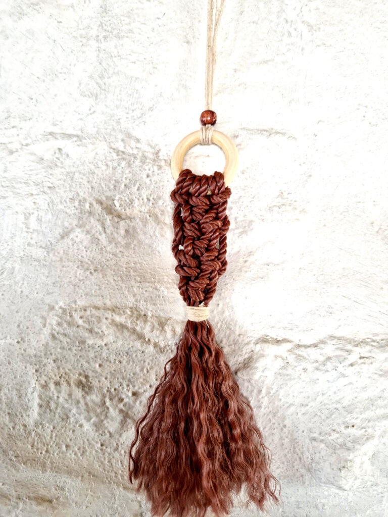 Décoration artisanale en macramé en harmonie de tons naturels